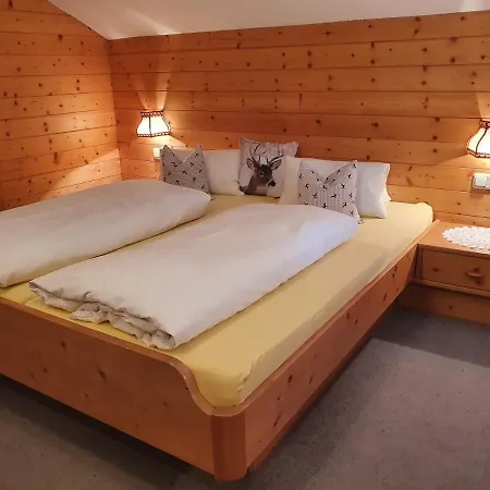 Daire Gaestehaus Tirolergruss *